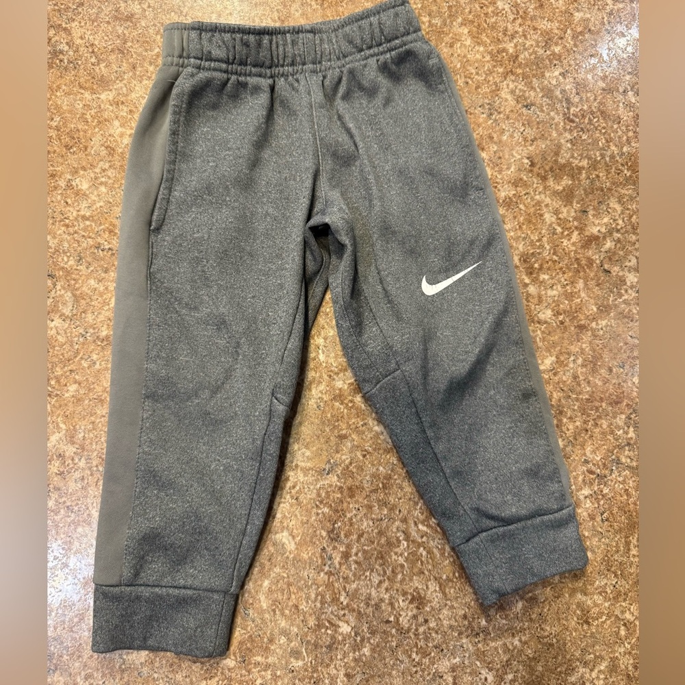 2T Nike sweatpants